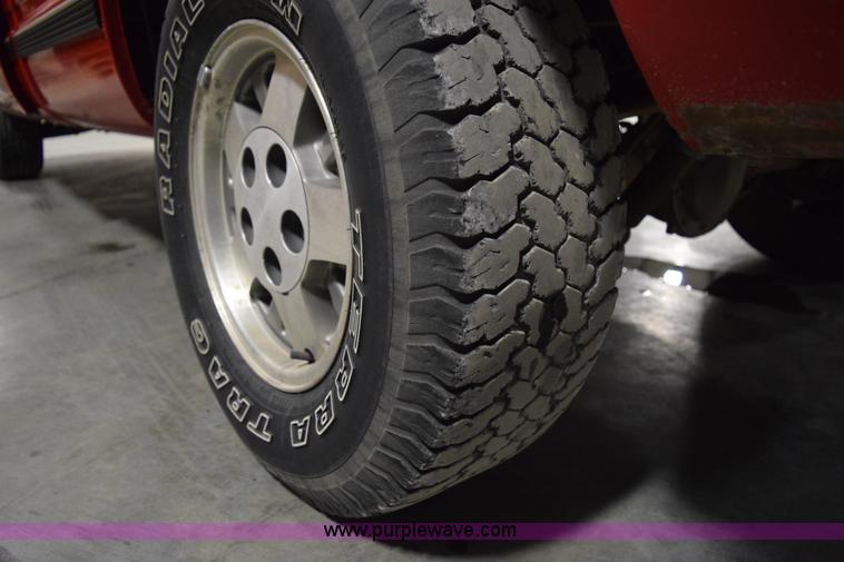 image for item I8586 1995 Chevrolet 1500 pickup truck