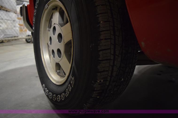 image for item I8586 1995 Chevrolet 1500 pickup truck