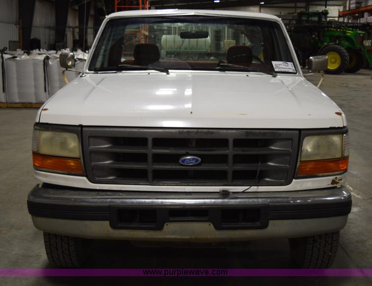 image for item I8588 1995 Ford F250 XL HD pickup truck