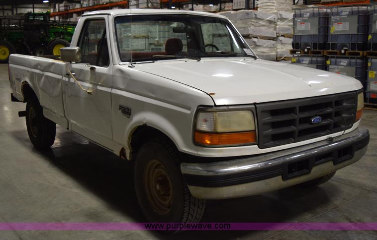 image for item I8588 1995 Ford F250 XL HD pickup truck