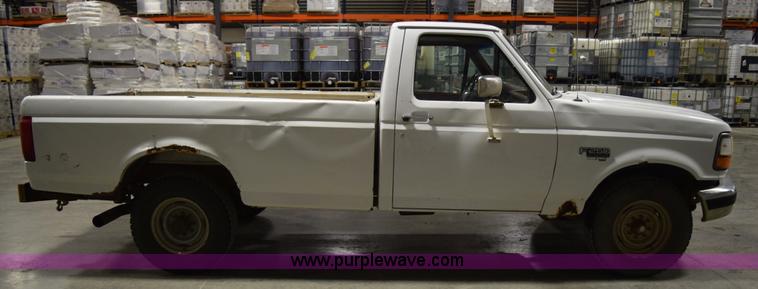 image for item I8588 1995 Ford F250 XL HD pickup truck
