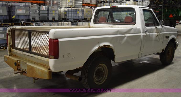 image for item I8588 1995 Ford F250 XL HD pickup truck