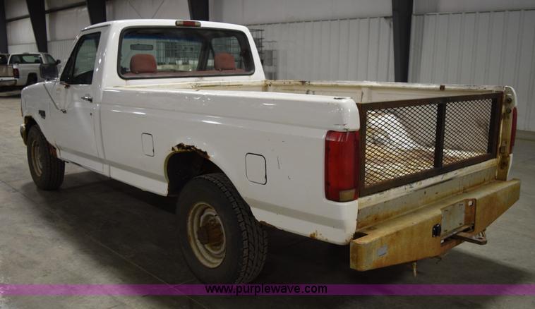 image for item I8588 1995 Ford F250 XL HD pickup truck