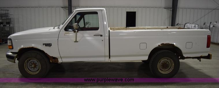 image for item I8588 1995 Ford F250 XL HD pickup truck