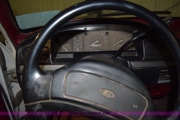 image for item I8588 1995 Ford F250 XL HD pickup truck