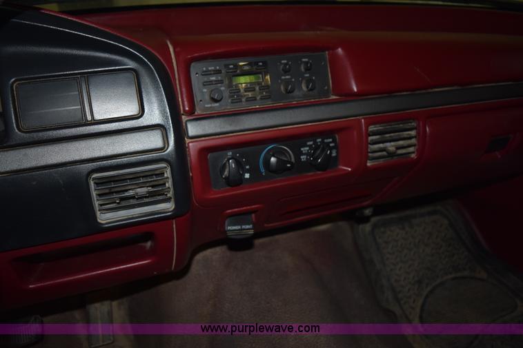 image for item I8588 1995 Ford F250 XL HD pickup truck