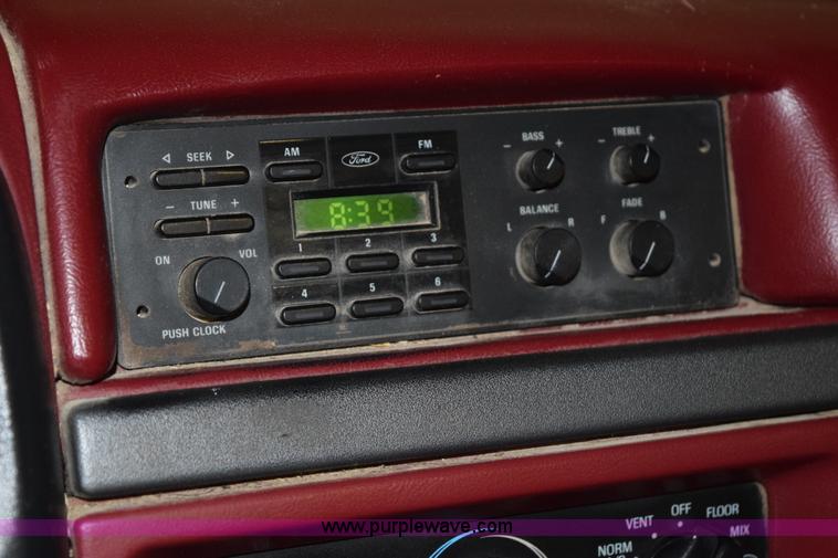 image for item I8588 1995 Ford F250 XL HD pickup truck