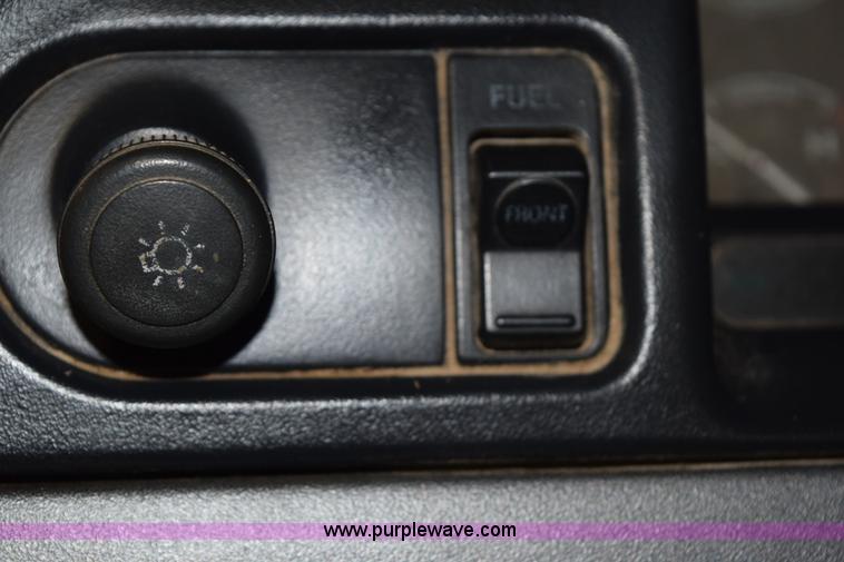 image for item I8588 1995 Ford F250 XL HD pickup truck