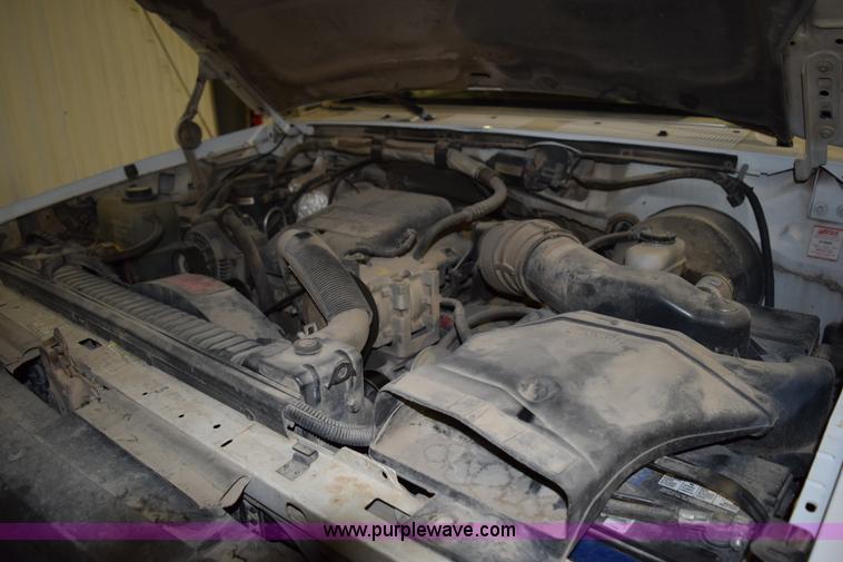 image for item I8588 1995 Ford F250 XL HD pickup truck