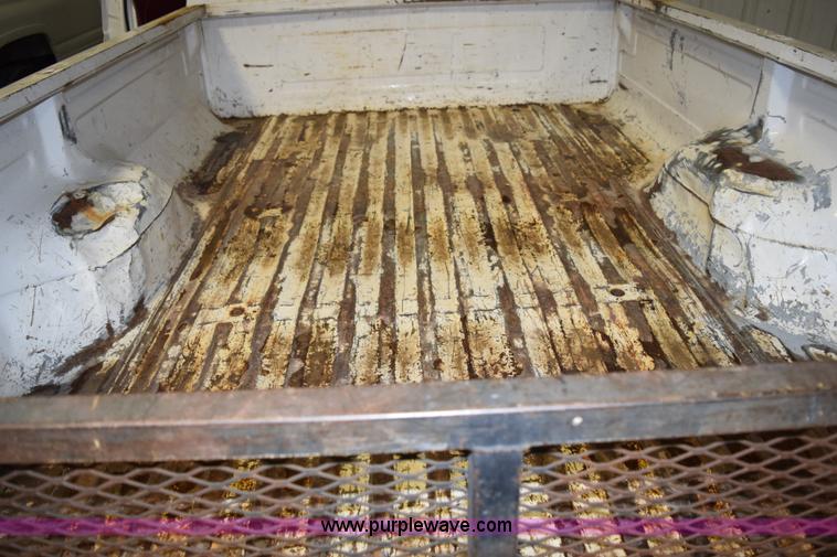 image for item I8588 1995 Ford F250 XL HD pickup truck