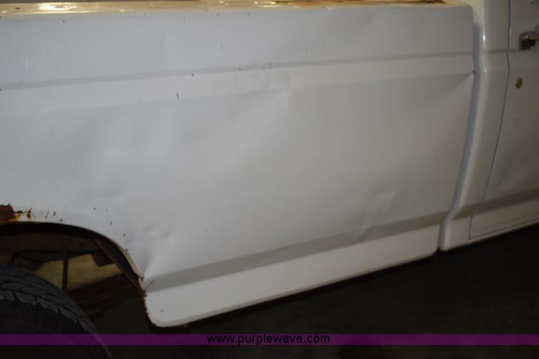 image for item I8588 1995 Ford F250 XL HD pickup truck