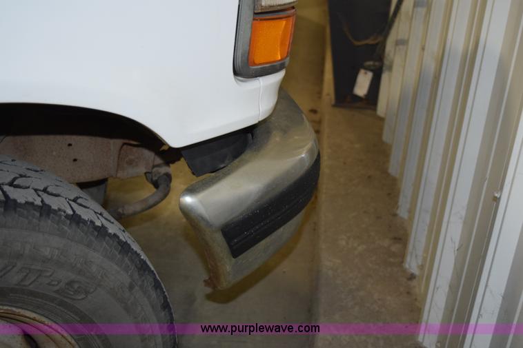 image for item I8588 1995 Ford F250 XL HD pickup truck