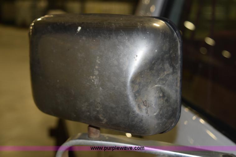 image for item I8588 1995 Ford F250 XL HD pickup truck