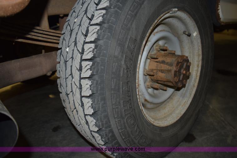 image for item I8588 1995 Ford F250 XL HD pickup truck