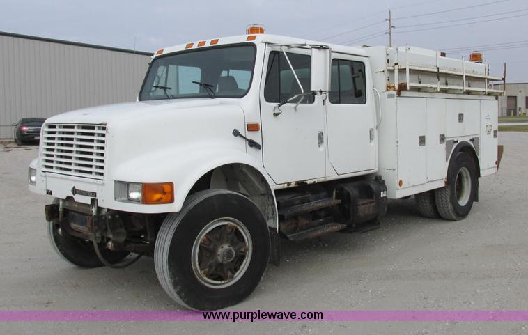 image for item I8822 1993 International 4900 Crew Cab utility truck