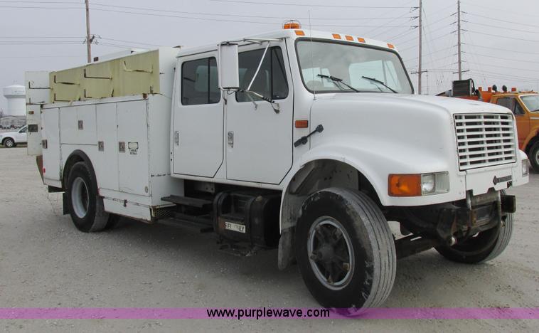 image for item I8822 1993 International 4900 Crew Cab utility truck