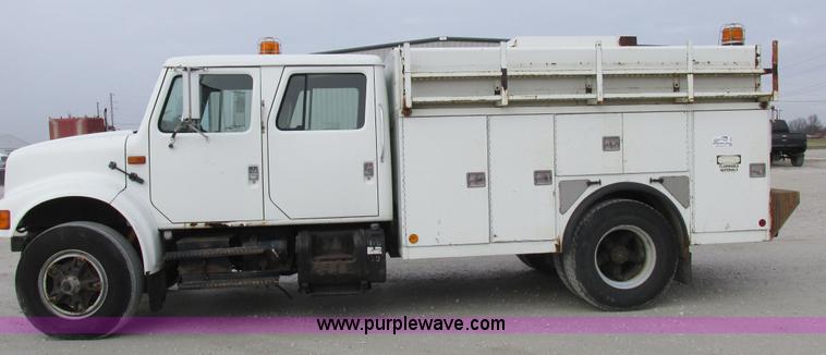 image for item I8822 1993 International 4900 Crew Cab utility truck