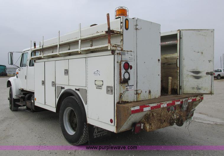image for item I8822 1993 International 4900 Crew Cab utility truck