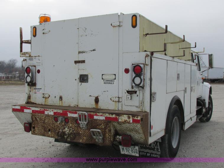 image for item I8822 1993 International 4900 Crew Cab utility truck