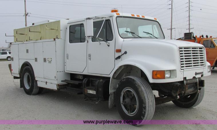 image for item I8822 1993 International 4900 Crew Cab utility truck