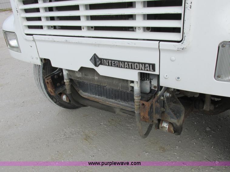 image for item I8822 1993 International 4900 Crew Cab utility truck