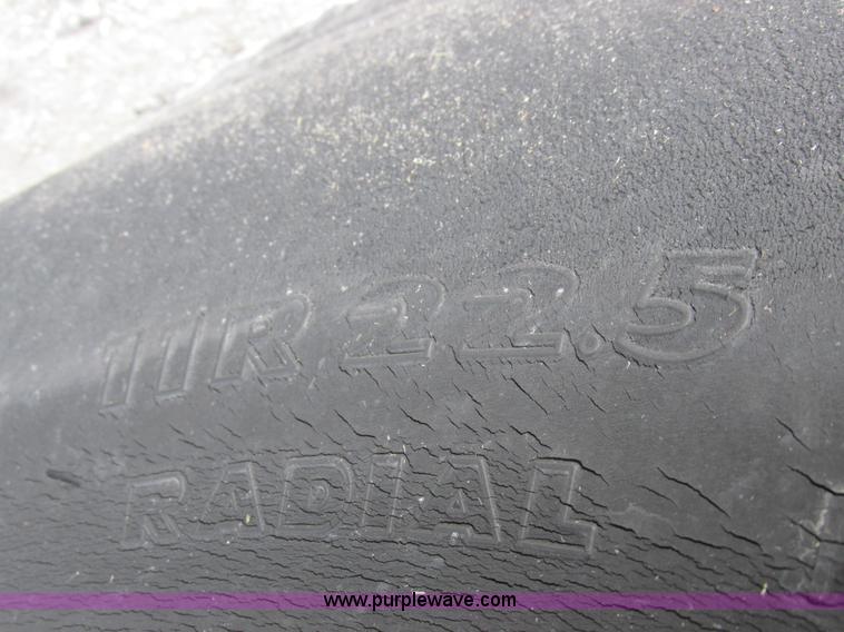 image for item I8822 1993 International 4900 Crew Cab utility truck