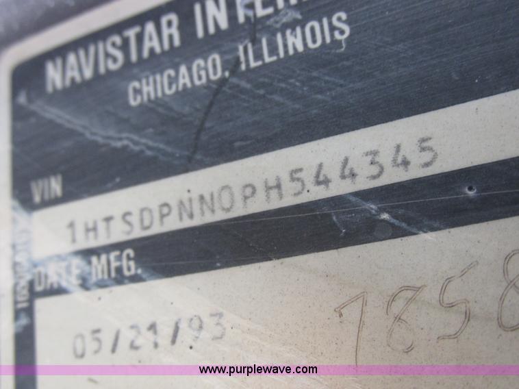 image for item I8822 1993 International 4900 Crew Cab utility truck