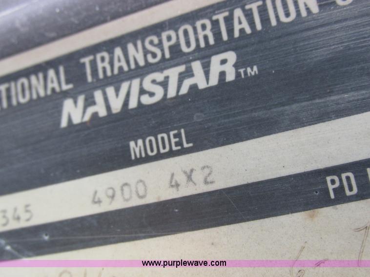 image for item I8822 1993 International 4900 Crew Cab utility truck