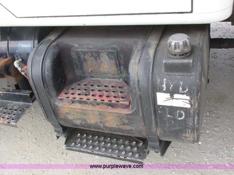 image for item I8822 1993 International 4900 Crew Cab utility truck