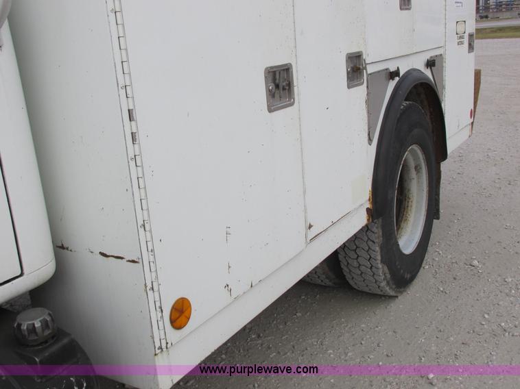 image for item I8822 1993 International 4900 Crew Cab utility truck