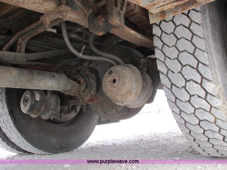 image for item I8822 1993 International 4900 Crew Cab utility truck