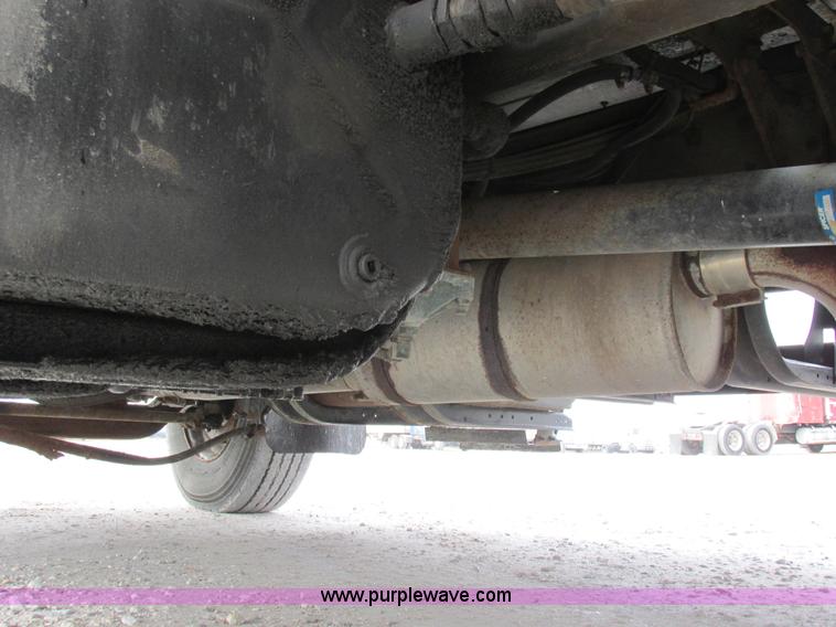 image for item I8822 1993 International 4900 Crew Cab utility truck