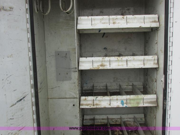 image for item I8822 1993 International 4900 Crew Cab utility truck