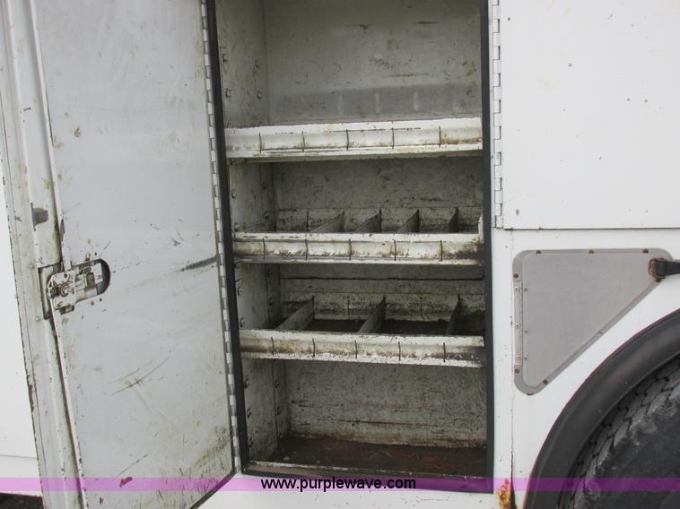 image for item I8822 1993 International 4900 Crew Cab utility truck