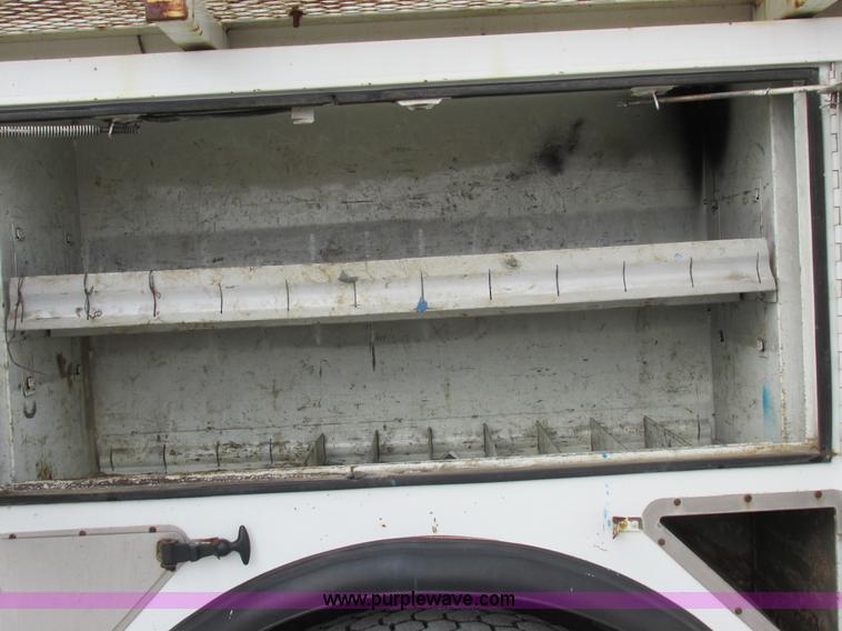 image for item I8822 1993 International 4900 Crew Cab utility truck