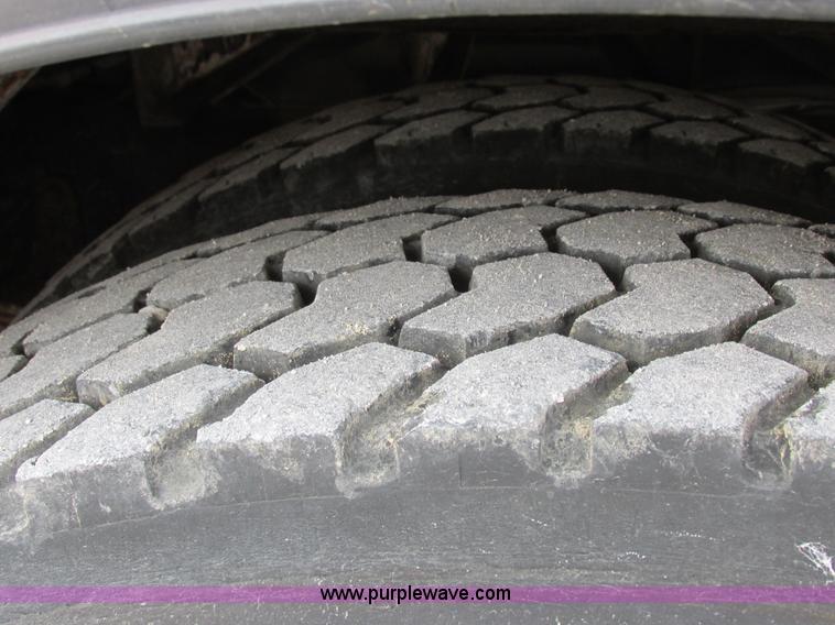 image for item I8822 1993 International 4900 Crew Cab utility truck