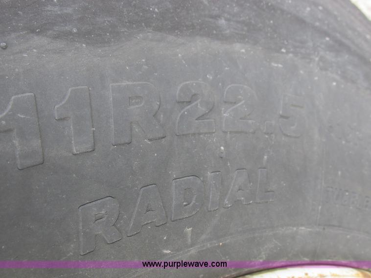 image for item I8822 1993 International 4900 Crew Cab utility truck