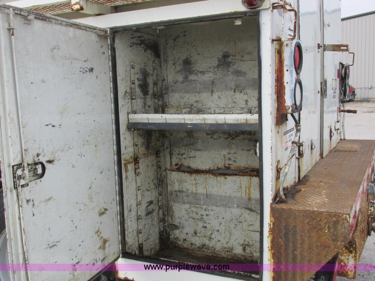 image for item I8822 1993 International 4900 Crew Cab utility truck