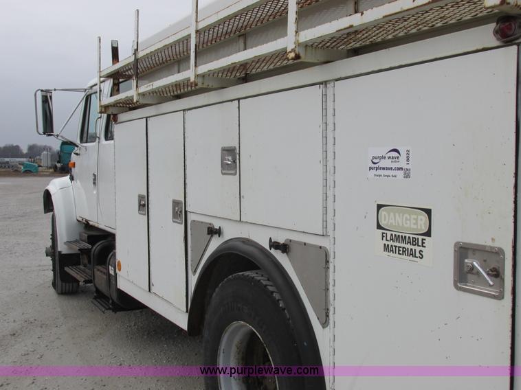 image for item I8822 1993 International 4900 Crew Cab utility truck