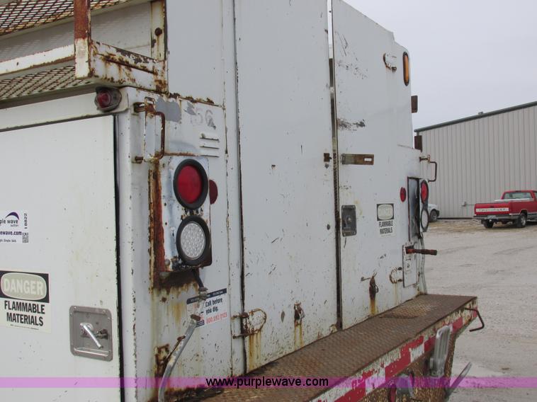 image for item I8822 1993 International 4900 Crew Cab utility truck