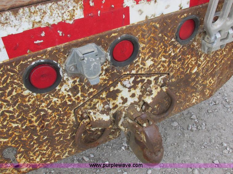 image for item I8822 1993 International 4900 Crew Cab utility truck