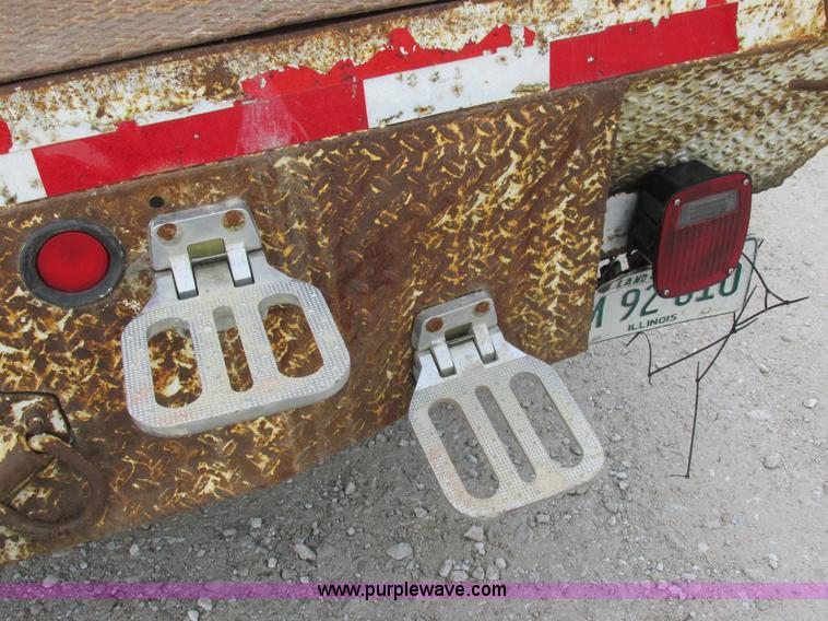 image for item I8822 1993 International 4900 Crew Cab utility truck