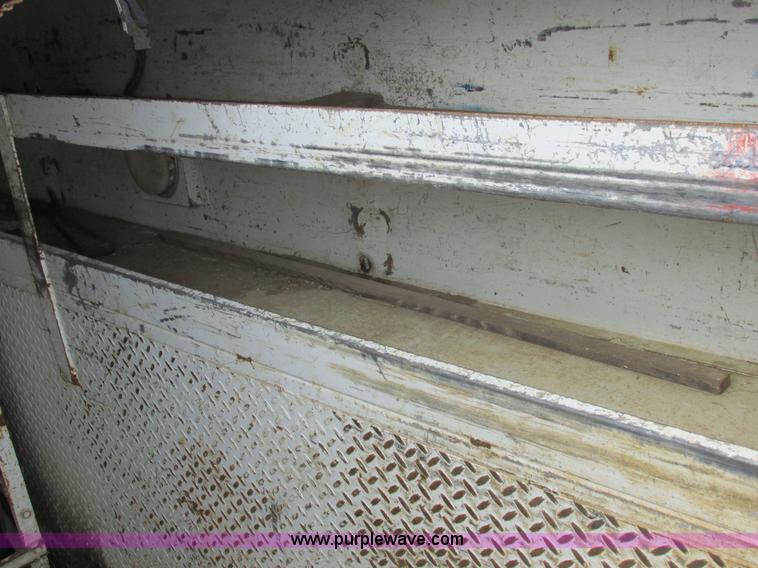 image for item I8822 1993 International 4900 Crew Cab utility truck