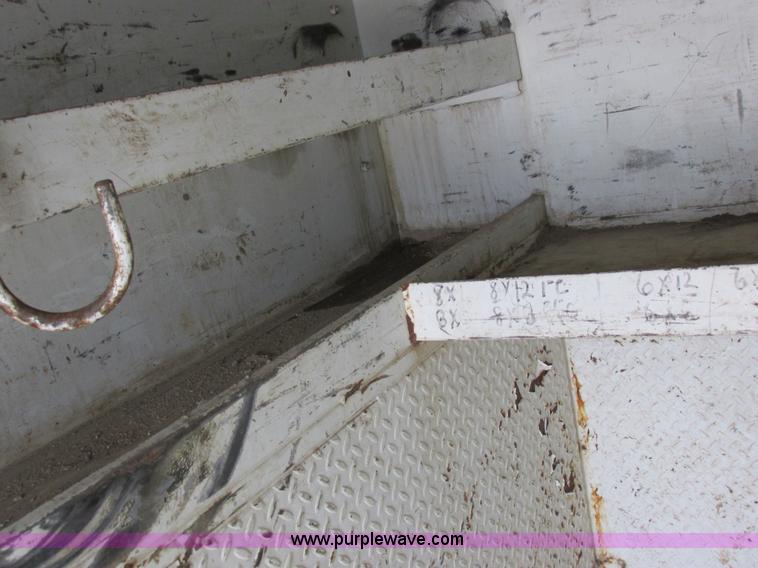 image for item I8822 1993 International 4900 Crew Cab utility truck