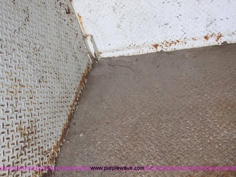 image for item I8822 1993 International 4900 Crew Cab utility truck