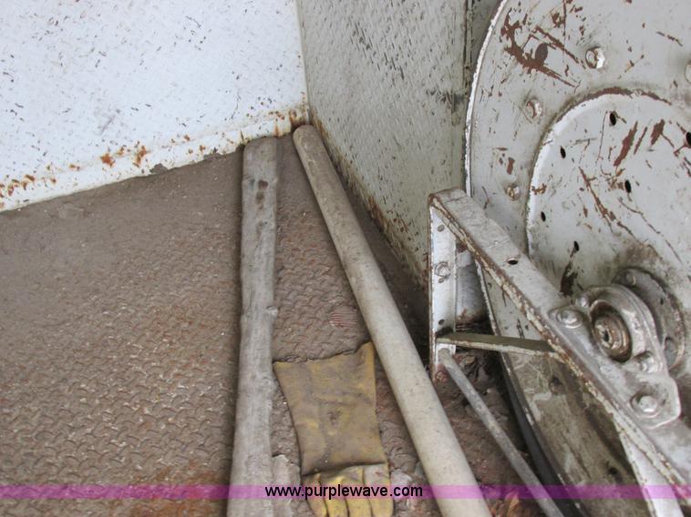 image for item I8822 1993 International 4900 Crew Cab utility truck