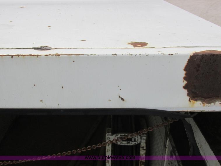 image for item I8822 1993 International 4900 Crew Cab utility truck