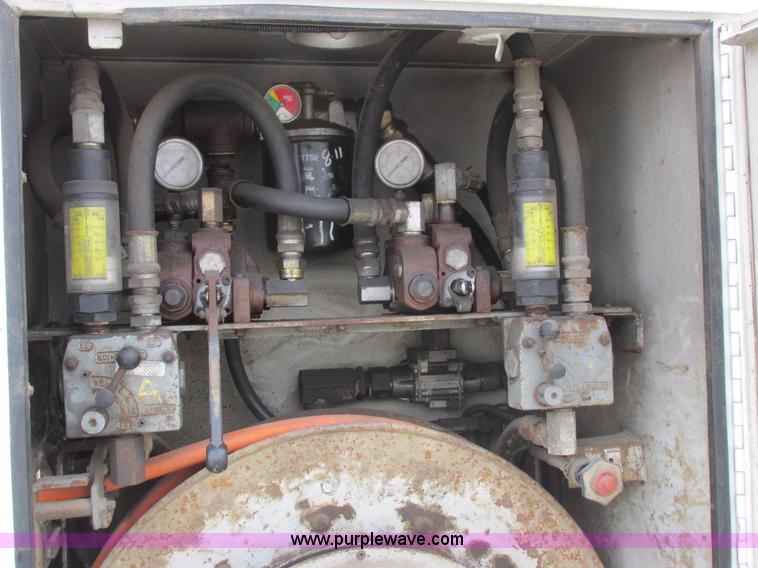 image for item I8822 1993 International 4900 Crew Cab utility truck