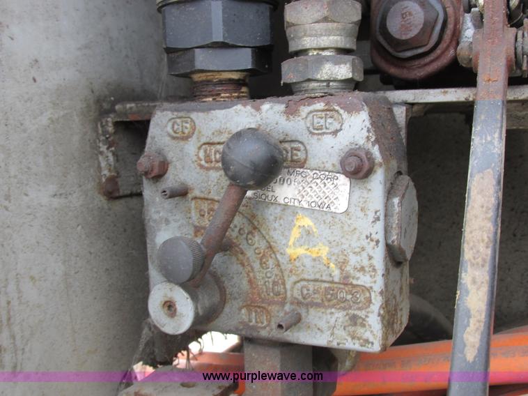 image for item I8822 1993 International 4900 Crew Cab utility truck