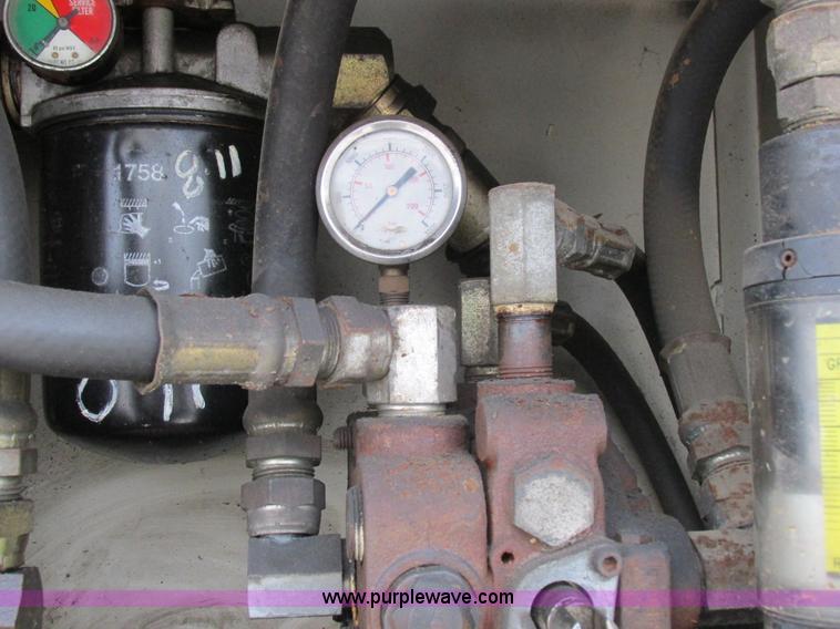 image for item I8822 1993 International 4900 Crew Cab utility truck